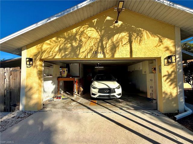 10192 Shade Tree CT, Bonita Springs, FL 34135