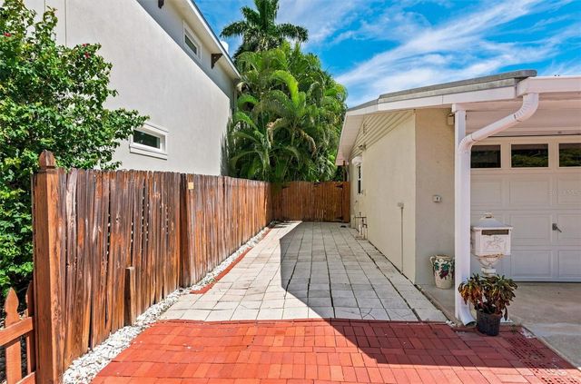 617 W OLYMPIA AVENUE, Punta Gorda, FL 33950