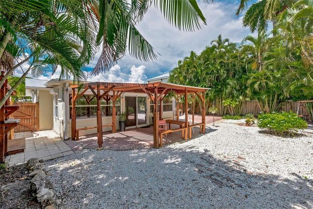 617 W OLYMPIA AVENUE, Punta Gorda, FL 33950