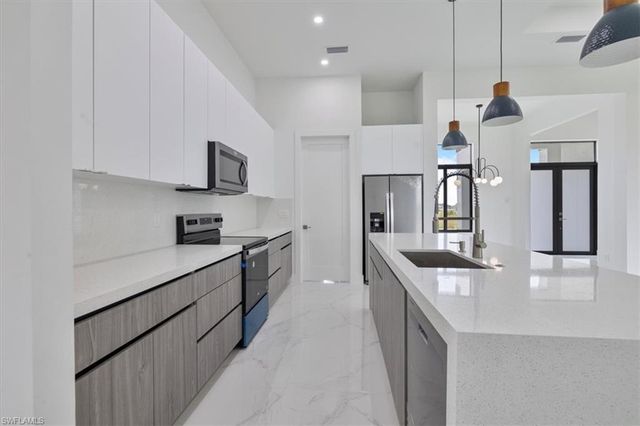 2903 NW 6th TER, Cape Coral, FL 33993