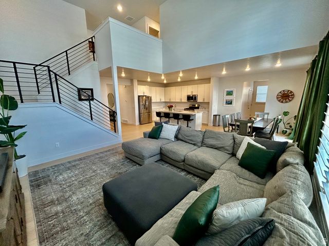 1062 N KENSINGTON HTS, Kaysville, UT 84037