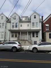 34 2Nd St, Elizabeth City, NJ 07206