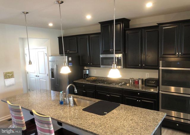 10048 DORSEY LN, Lanham, MD 20706