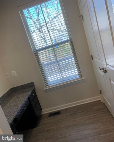 10048 DORSEY LN, Lanham, MD 20706