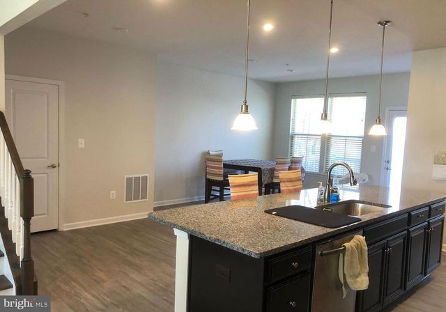 10048 DORSEY LN, Lanham, MD 20706
