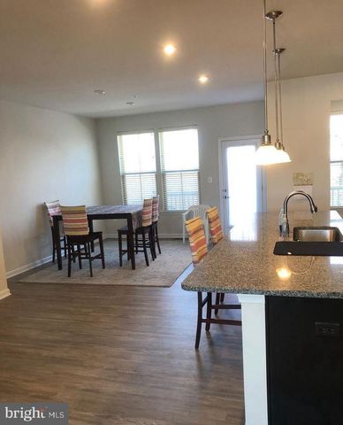 10048 DORSEY LN, Lanham, MD 20706
