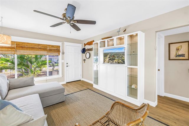 121 43RD AVENUE N, St Petersburg, FL 33703