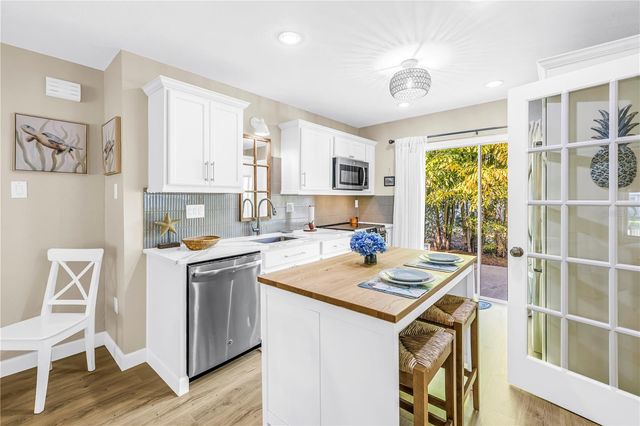 121 43RD AVENUE N, St Petersburg, FL 33703