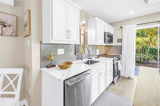 121 43RD AVENUE N, St Petersburg, FL 33703