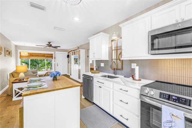 121 43RD AVENUE N, St Petersburg, FL 33703