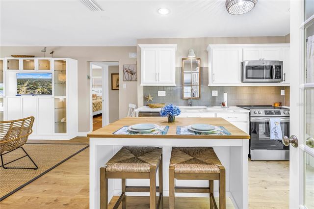 121 43RD AVENUE N, St Petersburg, FL 33703