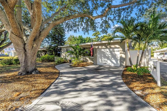 121 43RD AVENUE N, St Petersburg, FL 33703