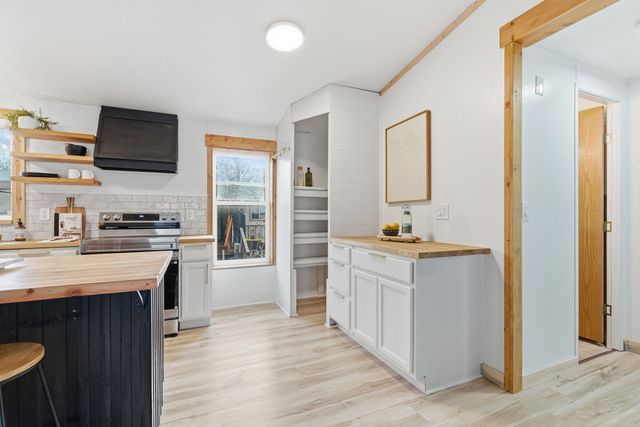 11705 N Wilson St, Spokane, WA 99021