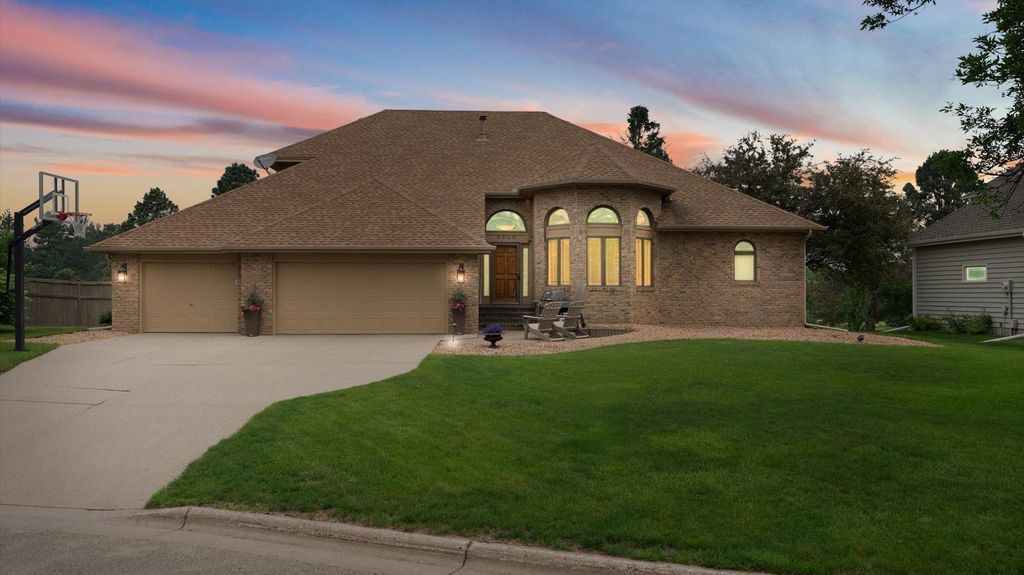 3600 Rae Lane, Woodbury, MN 55125