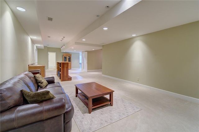 640 S 80 Street, Kansas City, KS 66111