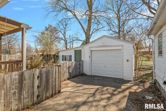 2352 E Keys Avenue, Springfield, IL 62702