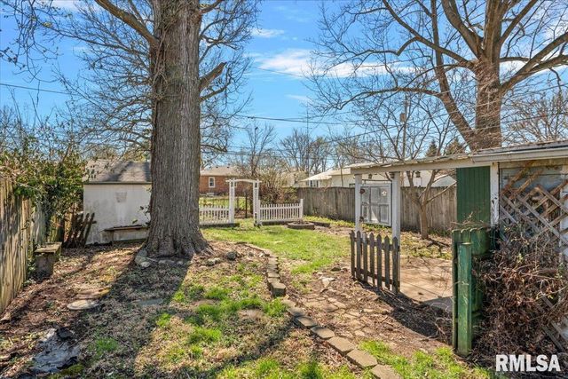 2352 E Keys Avenue, Springfield, IL 62702