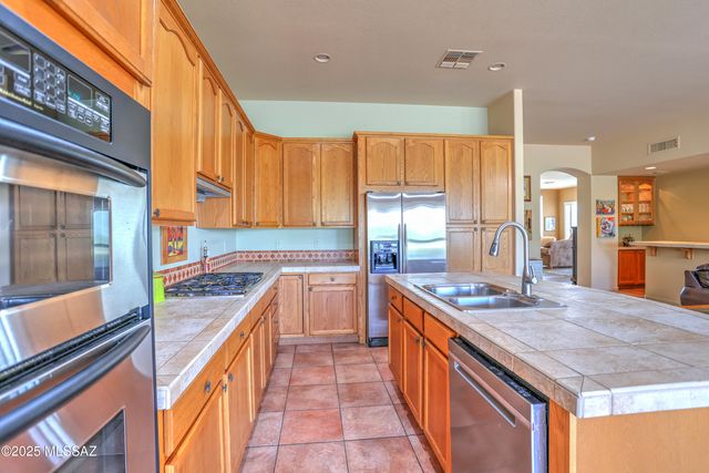 2303 E Desert Pueblo Pass, Green Valley, AZ 85614