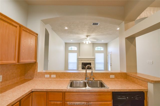 902 Trellis Gate Court, College Station, TX 77845