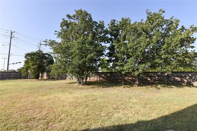 902 Trellis Gate Court, College Station, TX 77845