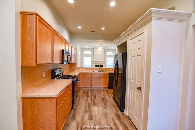 902 Trellis Gate Court, College Station, TX 77845