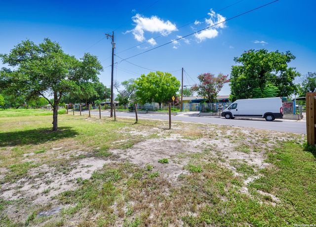 1523 Logwood Ave, San Antonio, TX 78221