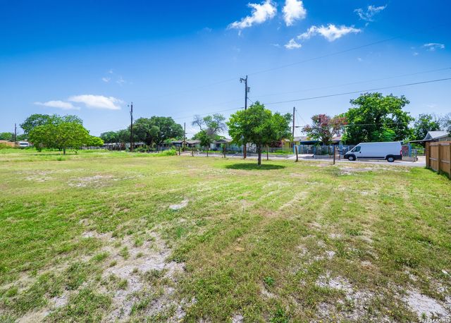 1523 Logwood Ave, San Antonio, TX 78221