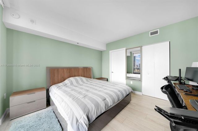 45 SW 9th St 2608, Miami, FL 33130