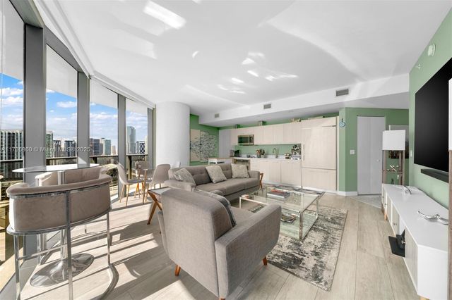 45 SW 9th St 2608, Miami, FL 33130