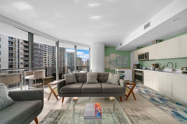 45 SW 9th St 2608, Miami, FL 33130