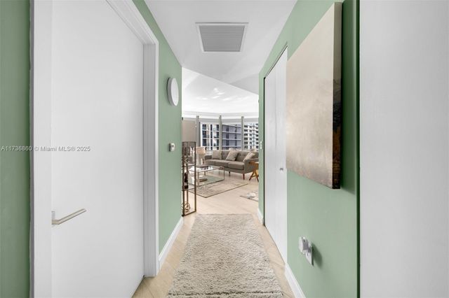 45 SW 9th St 2608, Miami, FL 33130