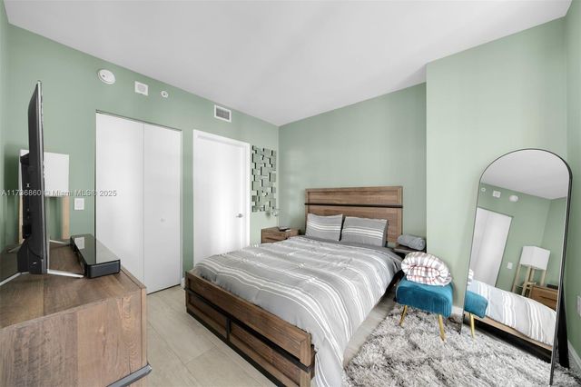 45 SW 9th St 2608, Miami, FL 33130