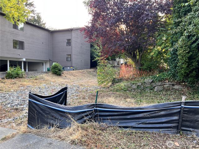 9239 Interlake Avenue N, Seattle, WA 98103