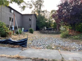 9239 Interlake Avenue N, Seattle, WA 98103