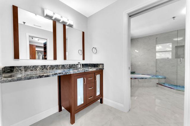 7578 Regency Lake Drive 802, Boca Raton, FL 33433