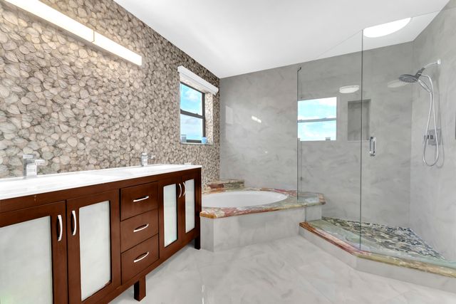 7578 Regency Lake Drive 802, Boca Raton, FL 33433