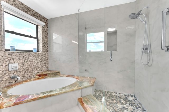 7578 Regency Lake Drive 802, Boca Raton, FL 33433