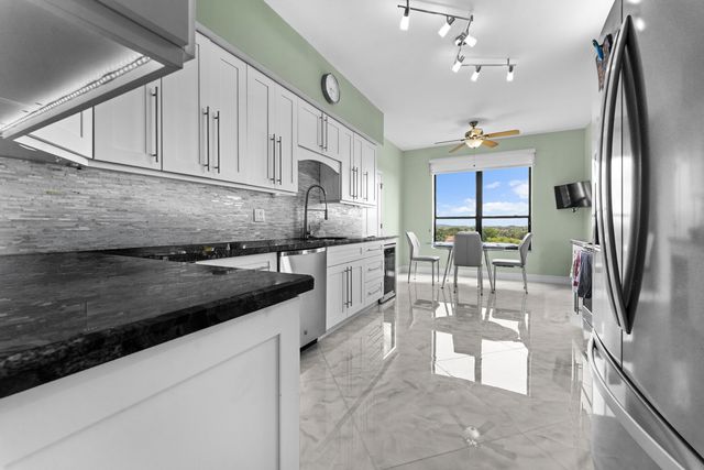 7578 Regency Lake Drive 802, Boca Raton, FL 33433