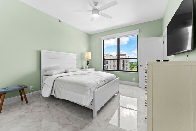 7578 Regency Lake Drive 802, Boca Raton, FL 33433