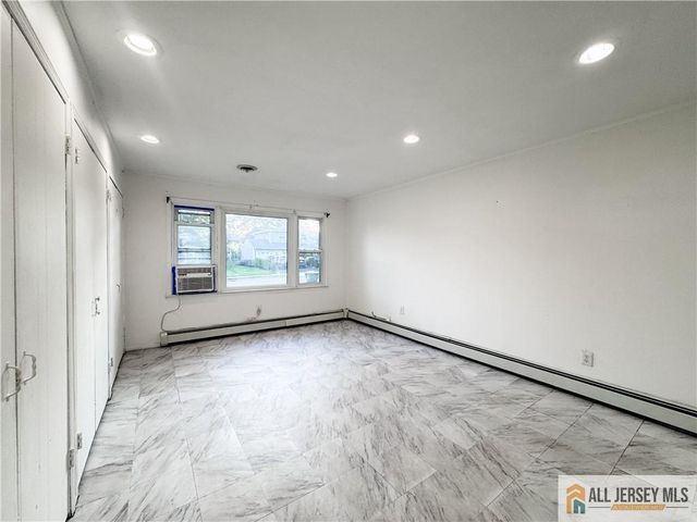 742 Grove Avenue, Edison, NJ 08820