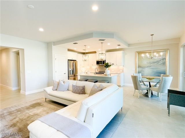 2555 Seychelles DR 402, Naples, FL 34112