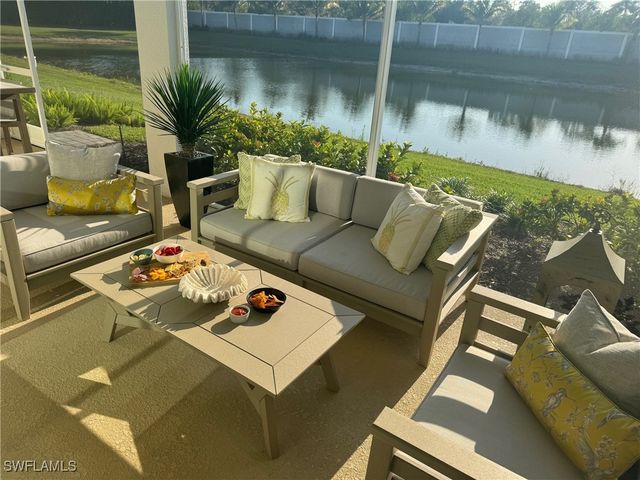 2555 Seychelles DR 402, Naples, FL 34112