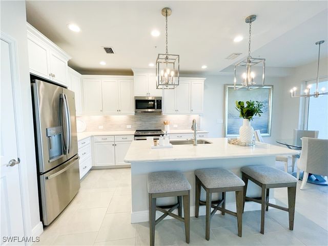 2555 Seychelles DR 402, Naples, FL 34112