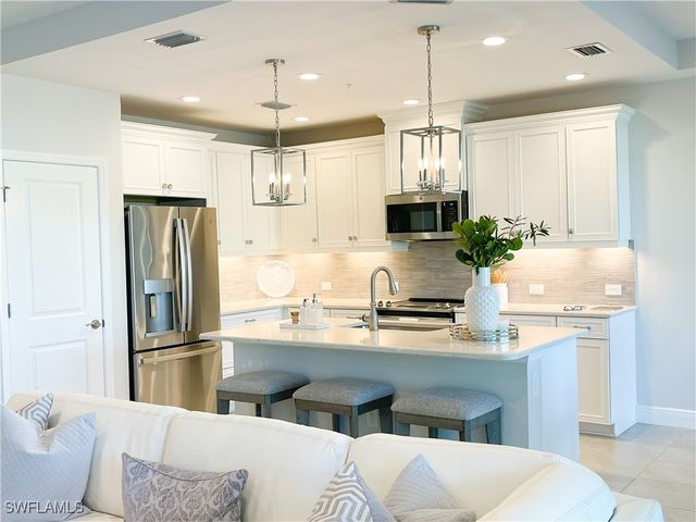 2555 Seychelles DR 402, Naples, FL 34112