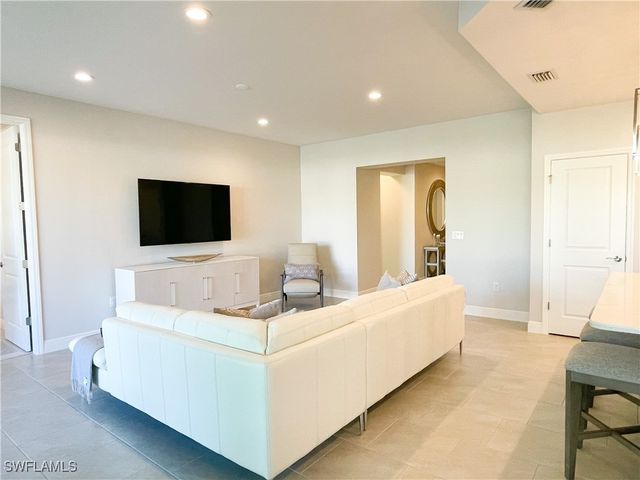 2555 Seychelles DR 402, Naples, FL 34112