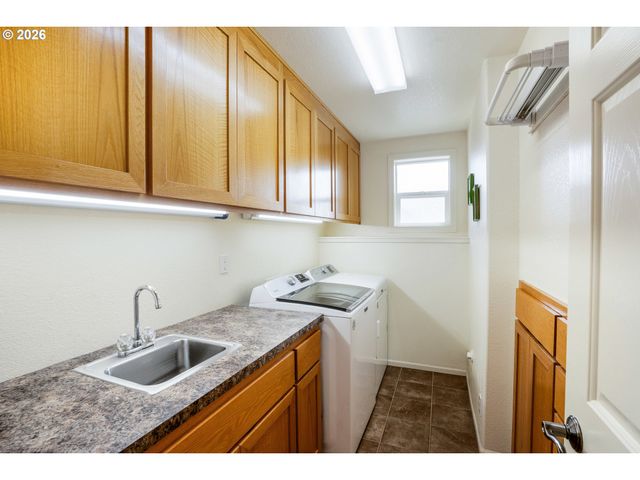 3363 BENTLEY Ave, Eugene, OR 97405