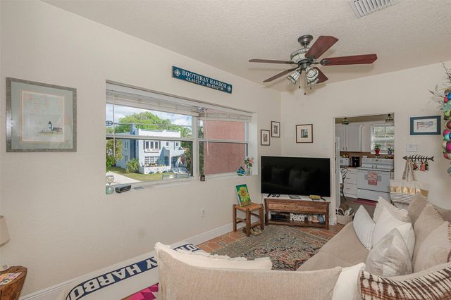 330 SW 20th Street, Fort Lauderdale, FL 33315