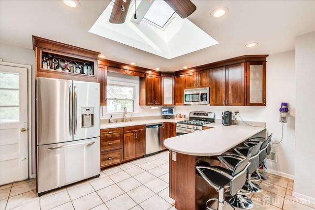 7 Gentore Court, Edison, NJ 08820