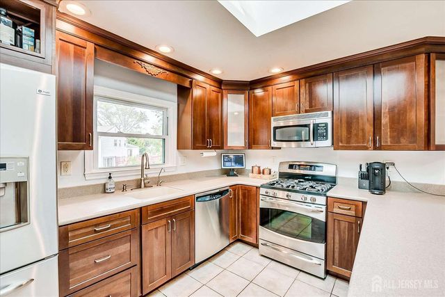 7 Gentore Court, Edison, NJ 08820