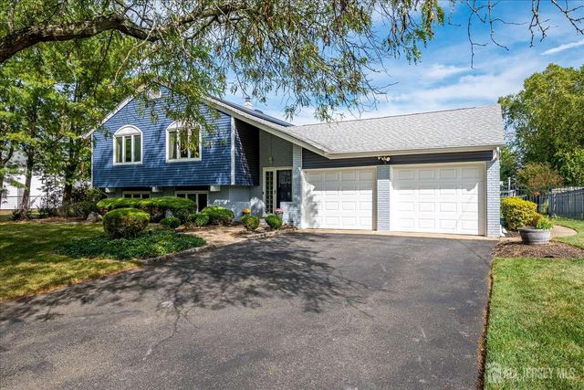 7 Gentore Court, Edison, NJ 08820